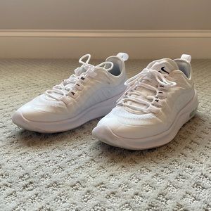 white nike air max axis